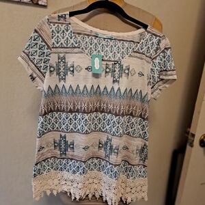 NWT Sz S Maurices Lightweight Top W Geometric Print & Lace Trim